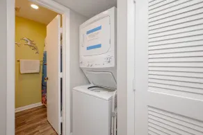 Garris Hideaway #2 by Oak Island Accommodations - Image 2