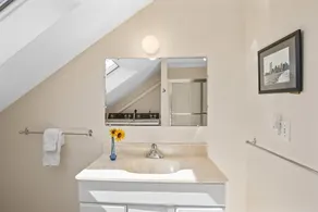 Boatyard Luxury Waterfront Apartment - Image 2