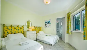 Villa med privat indhegnet pool - WIFI - Få minutters gang til stranden - Image 2