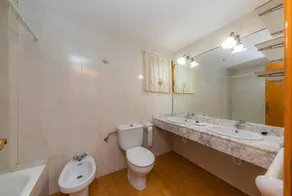  Central Apartment at the Beach Promenade with Wi-Fi and Sea View - Image 3