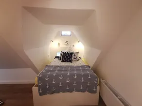Lovingly furnished attic apartment - Image 5