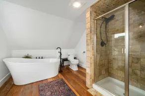 Charming 3 bdrm wine country \"farmhouse\" . Newly remodeled in downtown Carlton - Image 4