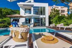 Villa mit Pool und Whirlpool - Image 4