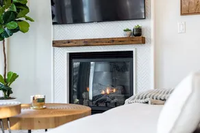 Romantic Waterfront Getaway with an optional MotorBoat - Image 4