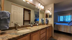 6th Floor Condo with Amazing Lake and Mountain Views! - Image 4
