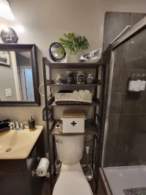Luxury Boutique Style 1 Bdrm Condo in Downtown Location - Image 3