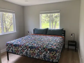 Fully Renovated Peek-A-Boo Bay View Duplex #2- 7 min from the Horse Show - Image 4
