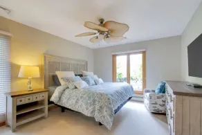 Waterfront Vacation Dream Home - Image 2