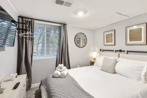 Gorgeous Four Bedroom Secluded Getaway - Image 4