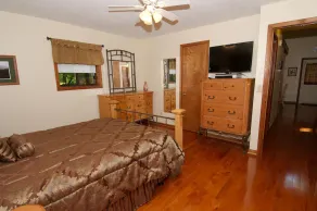 3 chambres, 2 salles de bain, facile d’accès, porche couvert, vues diligentes et Internet - Image 5