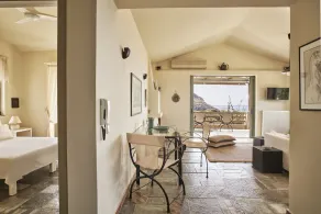 Villa for Your Dream Family Holidays in the Outskirts of Athens - Image 4