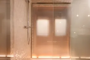 Exquisite appartement rénové avec beaucoup d'histoire au cœur de Barcelone 3 BR 3bth - Image 3