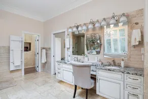 Country Estate on acreage with swimming pool, hot tub, creek and trails. - Image 5