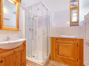 Chalet, wifi, terrasse, cheminée ou poêle à bois, parking, télévision, casier à ski, 190m² - Image 3