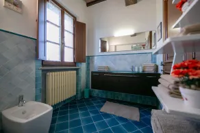 Villa design avec grande piscine au coeur de la campagne toscane - Image 5