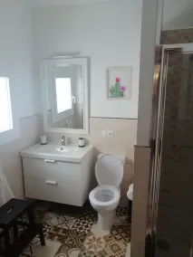 Logement, avec 2 chambres, cuisine, salle de bains, salon et solarium. - Image 5
