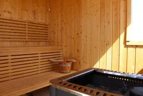 VILLA / FERIEHUS MELLEM GOLFKURS OG STRAND MED POOL SAUNA OG JACUZZI - Image 2