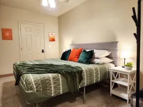 Atrium Zen House @ Lake Powell+ Lots of Boat Parking + Pet Friendly + Sleeps 10 - Image 3