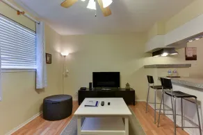 Hyggelig 1 BR | 1 BA South Lamar District - Image 2