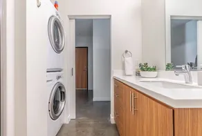 Central District 1 bd apartment - Image 3