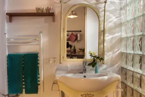 Renoverat studiolägenheter i den andalusiska hus på sjön - Image 3