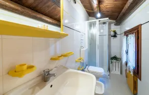 Acomodação de 2 quartos na Fontanafredda di Cinto - Image 2