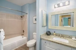 DT Designer's 2BR Condo Parking Tub Pool - 99 walk score - Image 3