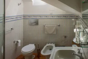 Villa in Moltrasio mit 8 Schlafzimmern 16 Schlafplätzen - Image 4