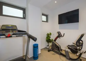 New Lux villa★Sauna & Jacuzzi★2 Private Heated Pool★ 24sleeps★Walk to everything - Image 4