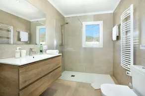 Godetevi a Villa Bernat a Pochi Passi dalla Spiaggia - Image 2