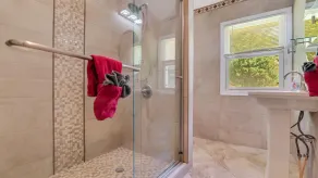 Luxury Lake Front Camelot Villa - Image 4