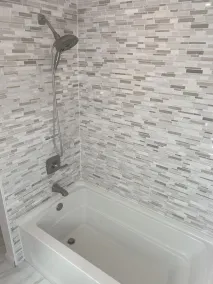 Home w/game room hot tub 65\" TV sauna AC - Image 3