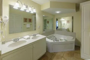 Spacious Villa with Access to Various Amenities! - Image 4