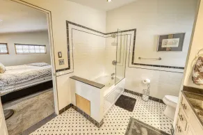 Modern Chalet, 2 Acre lot, HOT TUB and NEW OUTDOOR FIREPIT - Image 4