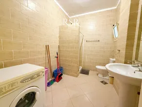 Apartment with a big swimming pool and balcony - Image 2