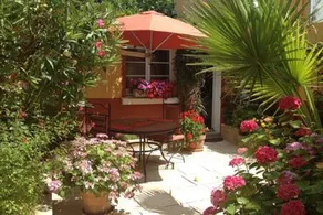 Petite maison avec patio intérieur - Image 5