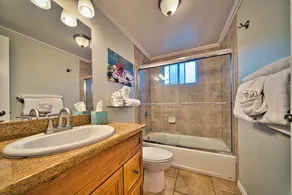 Steps to the BEACH! Oceanview Menehune Shores Condo: KING Bed, Pool, split AC - Image 4