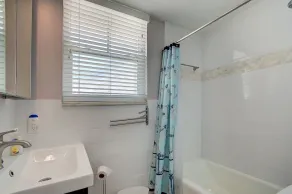 Steps to the beach! Ground floor 1BR + heated pool - Image 2
