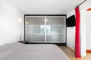 Sunny apartment with private deck, Bay view - Image 5
