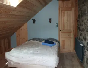 Ferme auvergnate restaurée, grande salle de jeux - Image 5