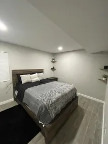 Cozy & Spacious / 3 Min Walk to Yale Hospital - Image 4