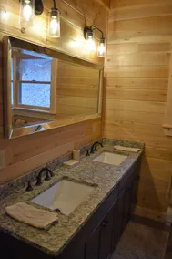 Private Log Cabin with an AMAZING VIREW!!!  Hot Tub and Sleeps up to 14 - Image 4