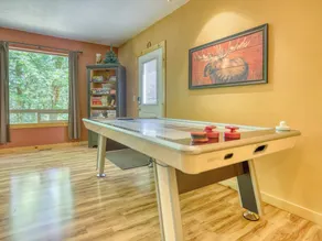 Salmon River Chalet - Meredith Lodging - Image 2