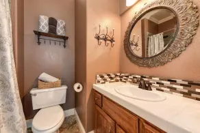 WIND HOUSE Luxury Next to Downtown OldTown Airport SleepTrain Arena Pool Sauna - Image 5