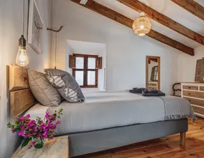 Cozy house with garden with stunning views, WIFI and A/C close to the centre - Image 4