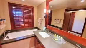 Alluring and Elegant Ocean View Luxurious Beach Villa in Ko Olina - Image 3