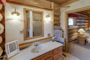 Eagle's Landing- Beach Front Log Home  - RARE FIND on Beautiful Woman Lake! - Image 3