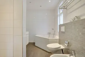 Extra Luxury 8-person villa with outdoor sauna and bubble bath - Image 4