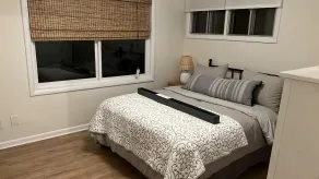 Centrally located Cozy fully remodeled mid century house in lake Oswego - Image 3