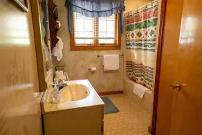 Beautiful Rustic Log Cabin Near Kentucky Lake - Image 4